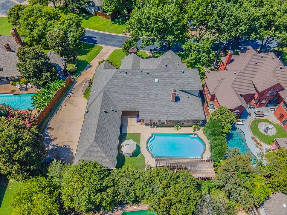 1st image of 2121 Bay Club Dr