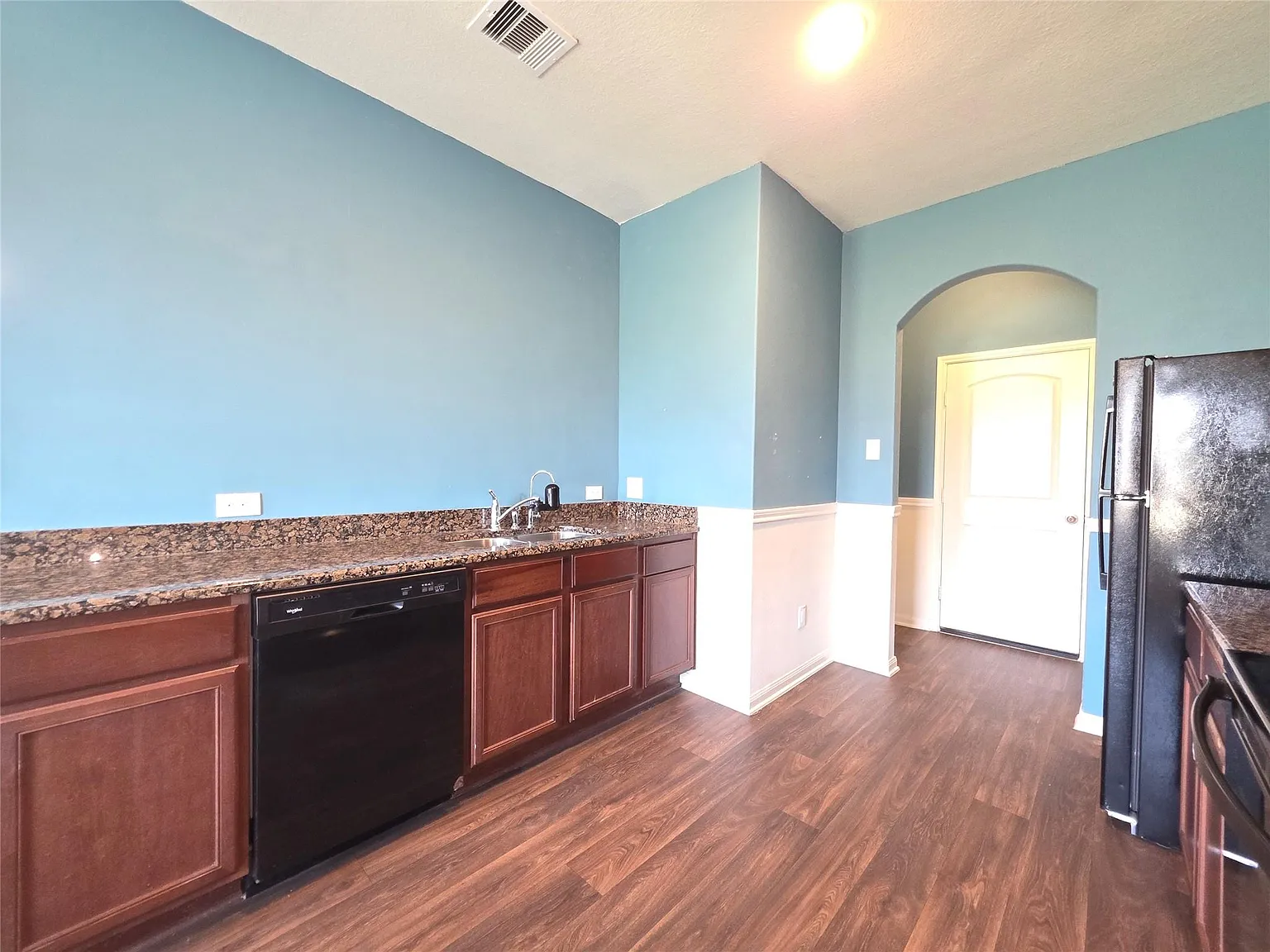 3 bed, 2.5 bath, 1949 sqft, $1,700 — Photo 3