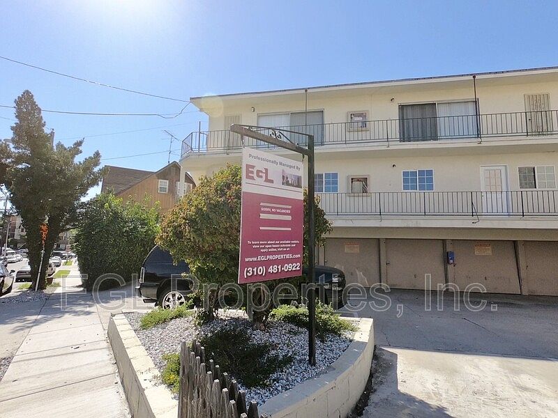 1st image of 559 Evergreen St APT 1