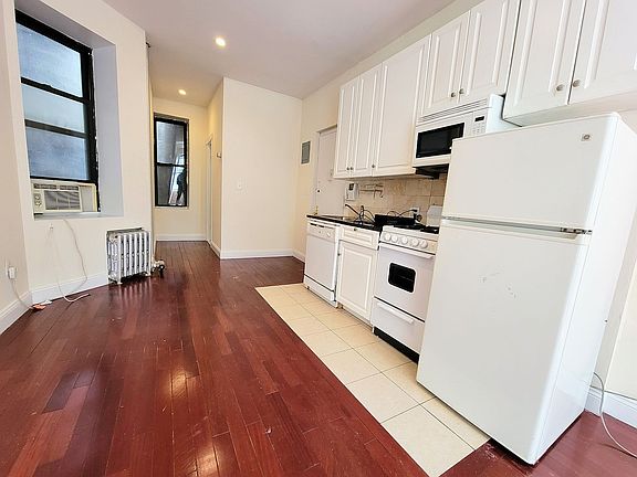 5th image of 256 E 10th St #2V