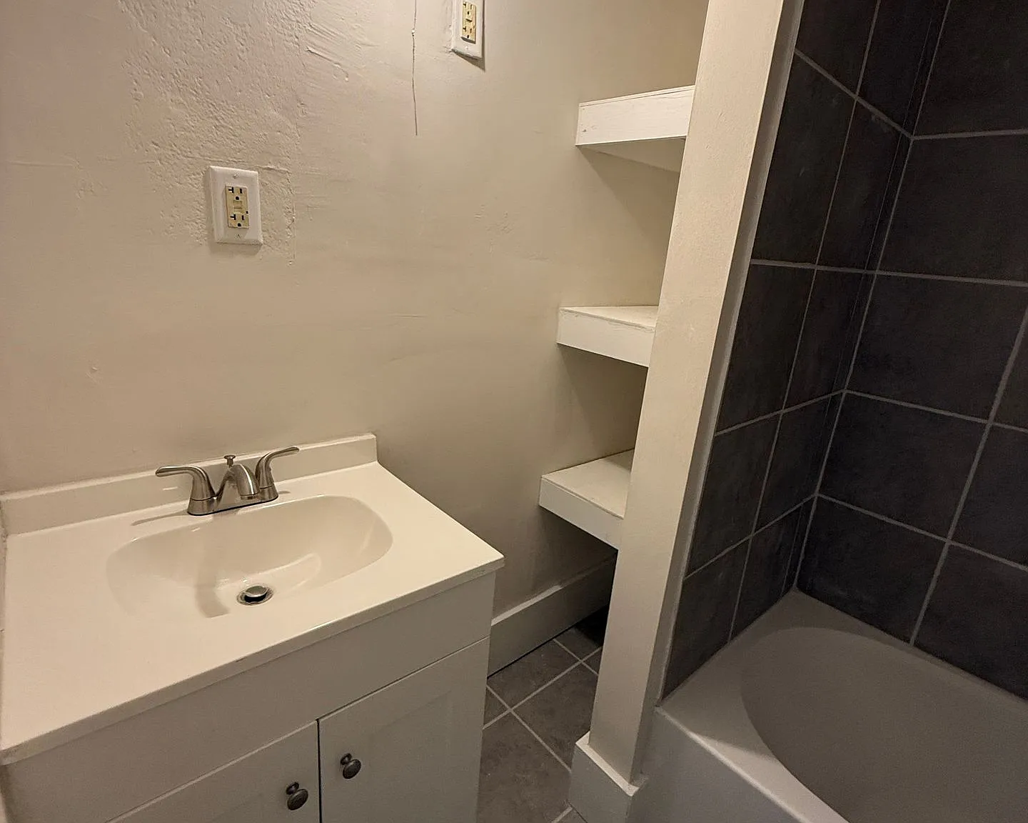 3 bed, 958 sqft, $1,550 — Photo 4
