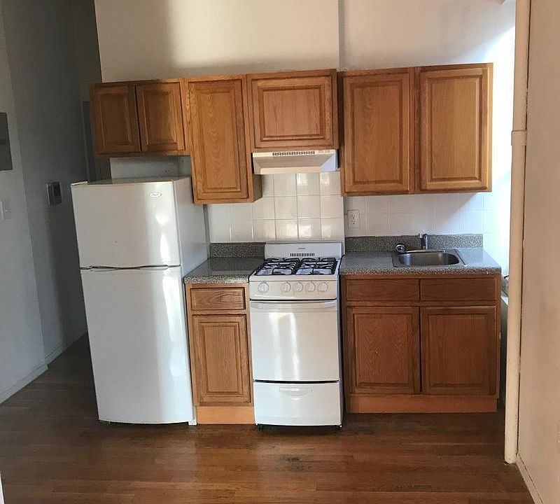1st image of 122 Saint Marks Pl APT 19