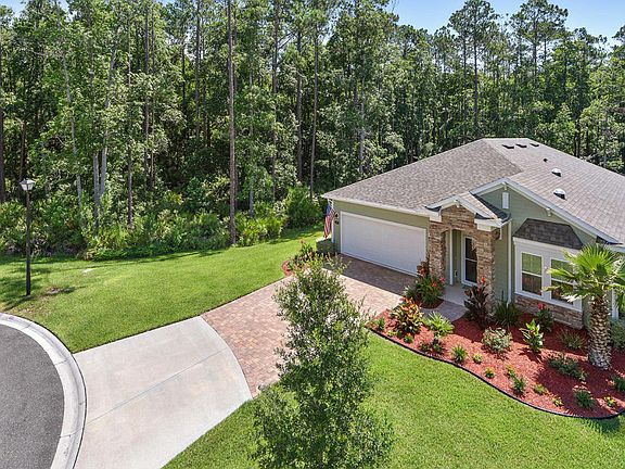3rd image of 15 Aspen Leaf Dr
