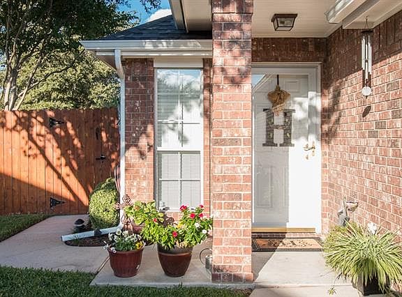 3rd image of 3014 Huntington Ct