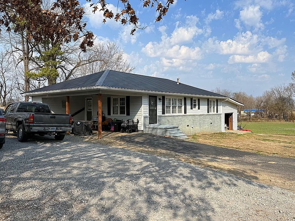 1st image of 106 Cherry Laurel Ln