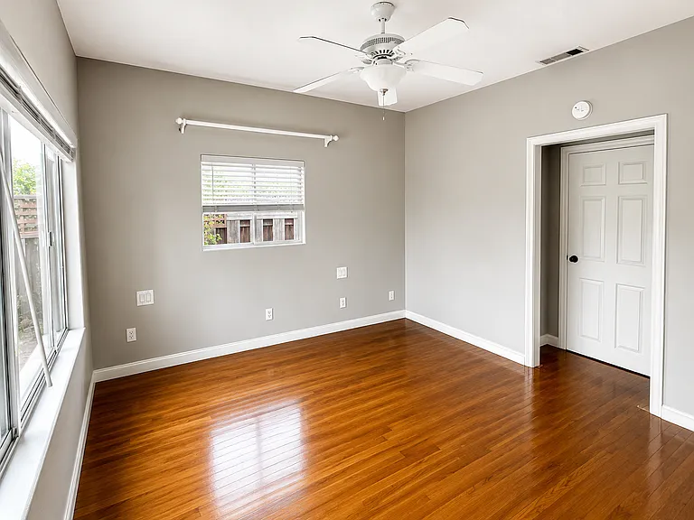 4557 Edgeware Rd — Photo 6