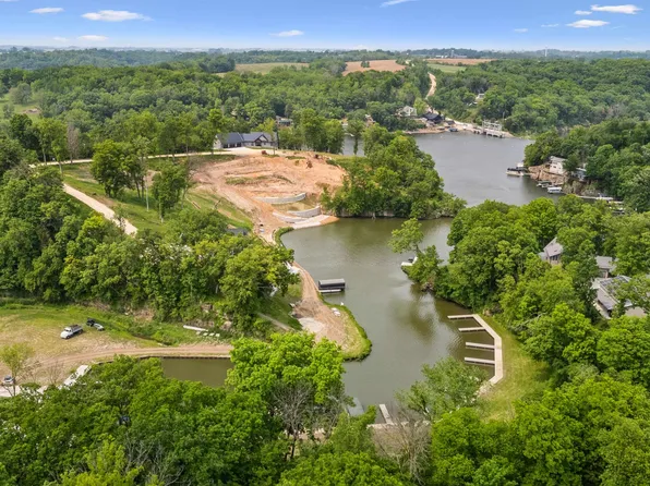 20 Lake Point Estates St #266, Delhi, IA 52223