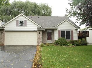 5367 Heath Ave N, Oakdale, MN 55128