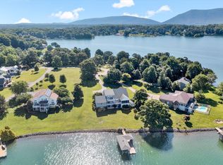 220 Gross Point Dr, Huddleston, VA 24104