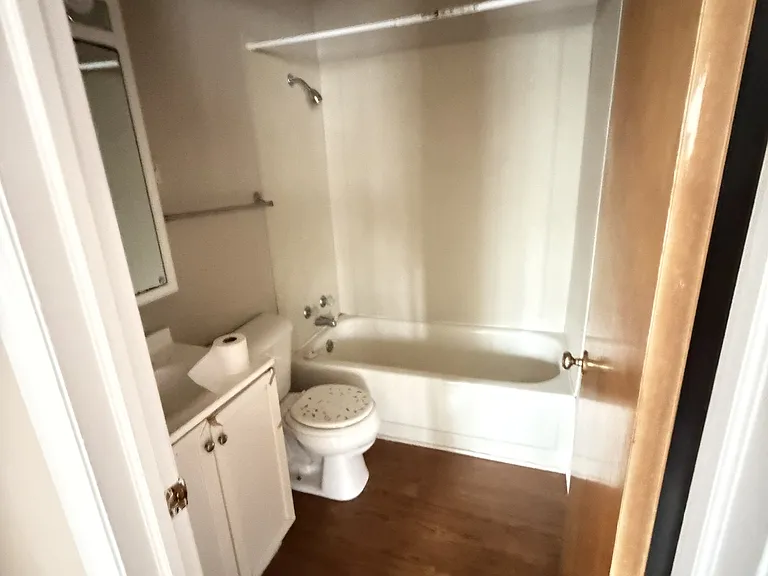 222 N Haworth Ave — Photo 3