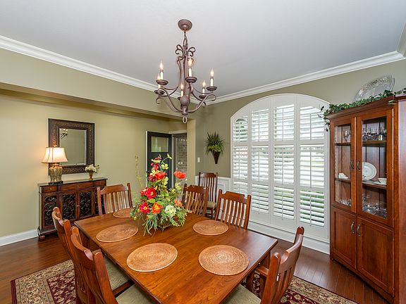 Formal dining room 