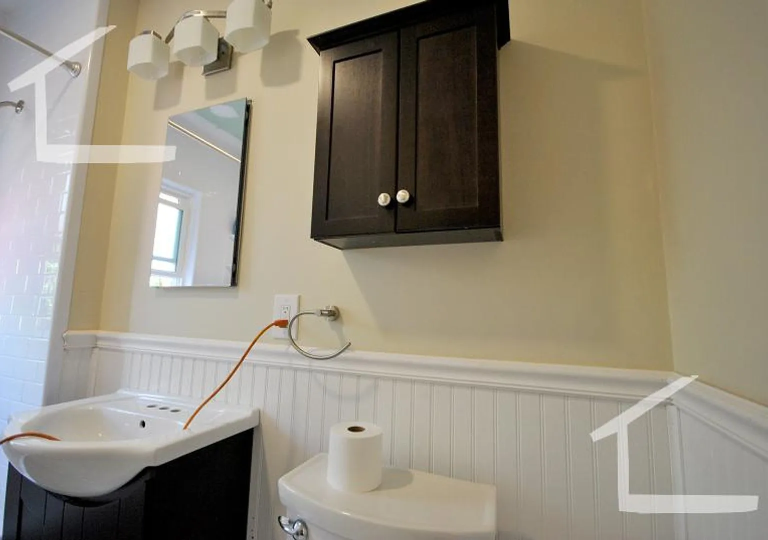 Large 4 bed in Oak Square — Photo 4