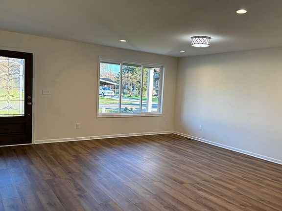 3rd image of 5110 Lathrop St