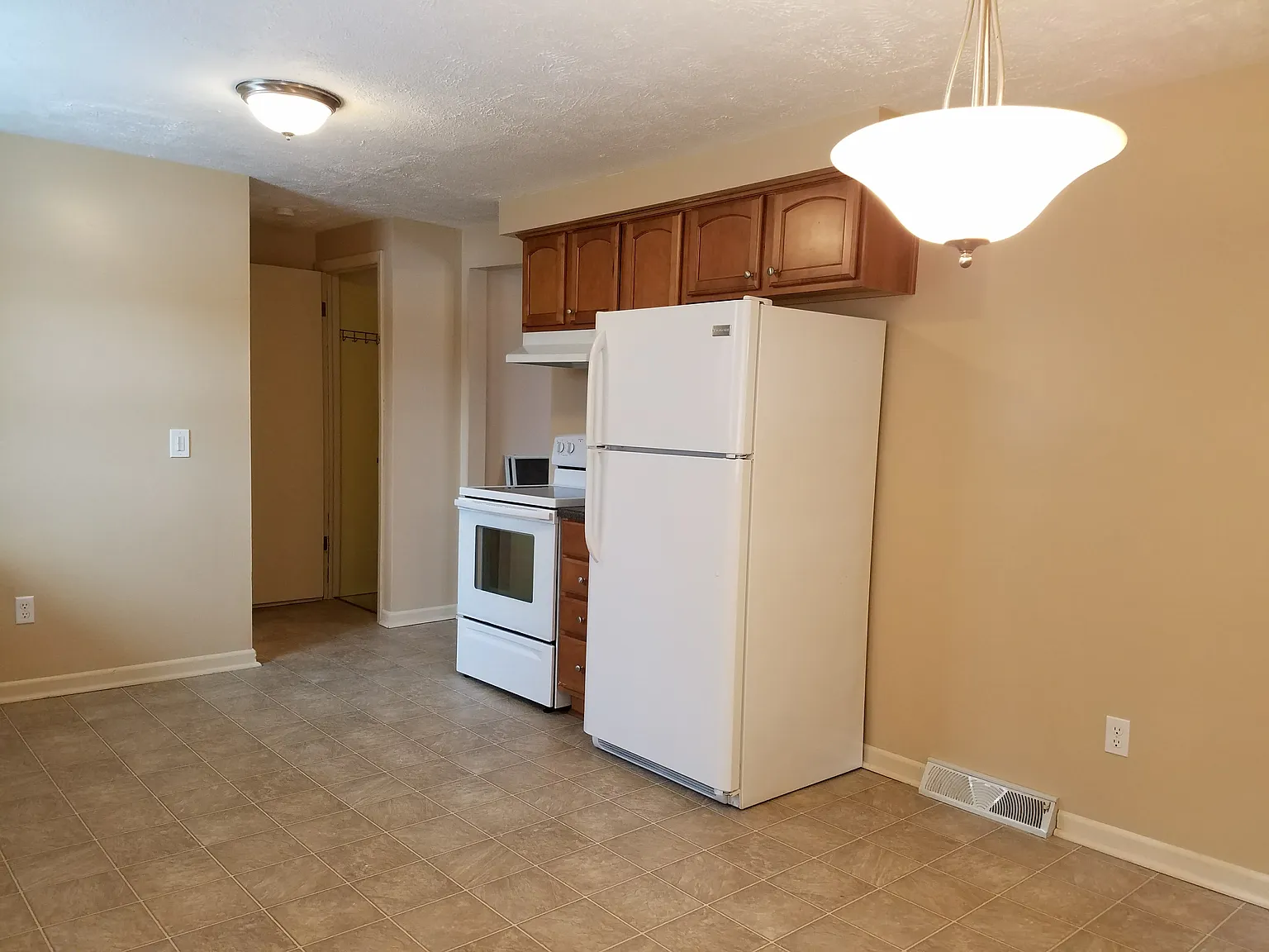 3 Bed 1.5 Bath Duplex - Jackson Township School — Photo 3