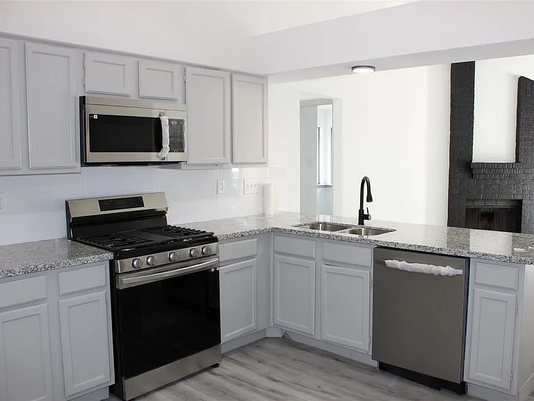 9211 Golden Meadow Dr — Photo 9