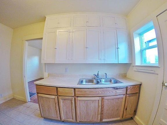 4th image of 2205 E Yandell Dr #A&b