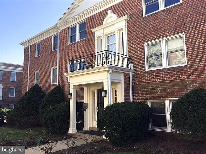 1st image of 722 S Washington St APT 101
