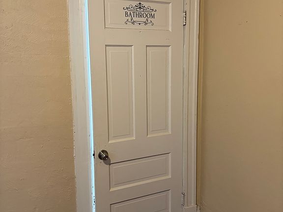 4th image of 3844 Lee Ave