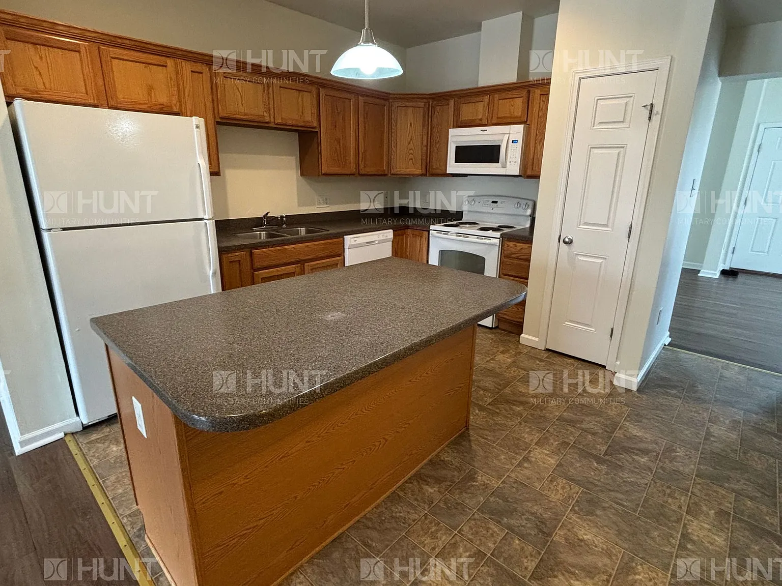 3 bed, 2.5 bath, 1708 sqft, $3,400 — Photo 4