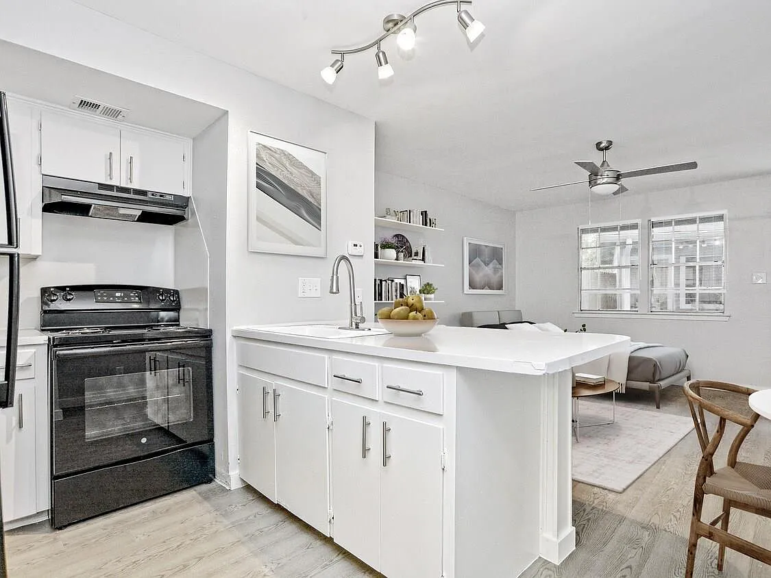 Studio, 1.0 bath, 14676 sqft, $999 — Photo 4
