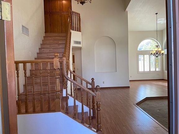 4th image of 1109 W Newport Beach Dr
