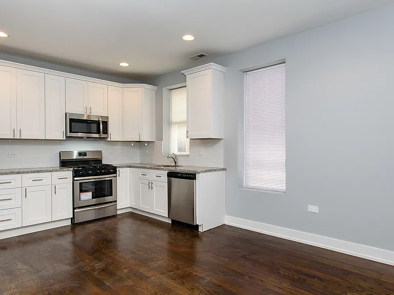 2163 N Bell Ave #CH1 — Photo 2