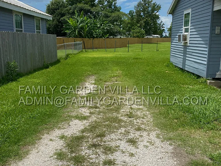 1836A Ridgefield Ave — Photo 12