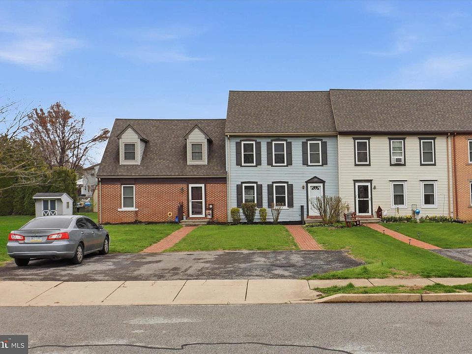 1st image of 129 Carriage House Dr