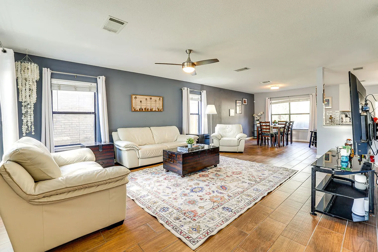 3 bed, 2.0 bath, 2195 sqft, $4,432 — Photo 1