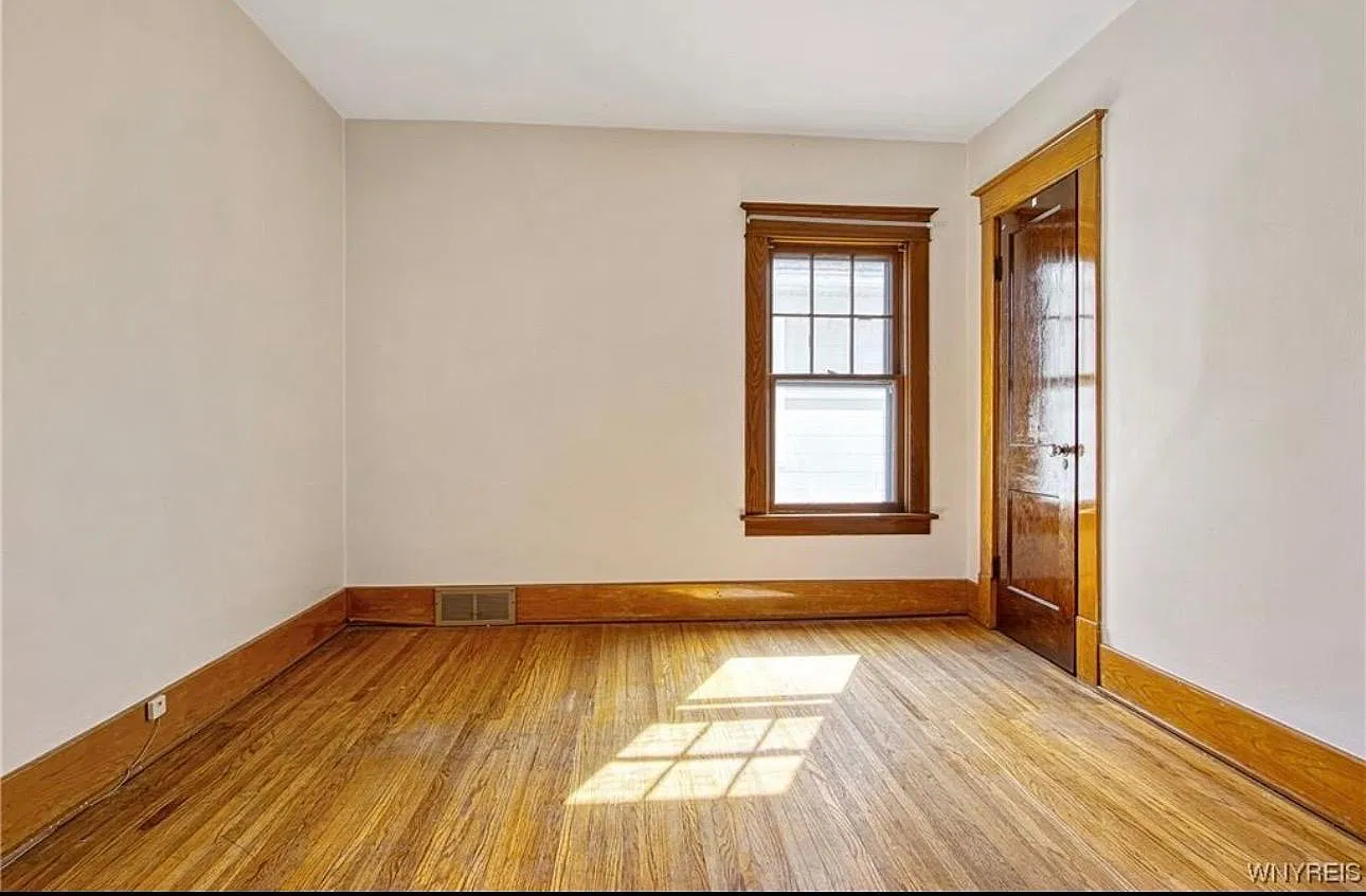 3 bed, 1.5 bath, $1,500 — Photo 2