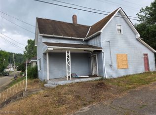 212 Thompson St, Uhrichsville, OH 44683