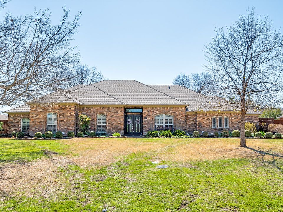 1st image of 302 Willow Creek Cir