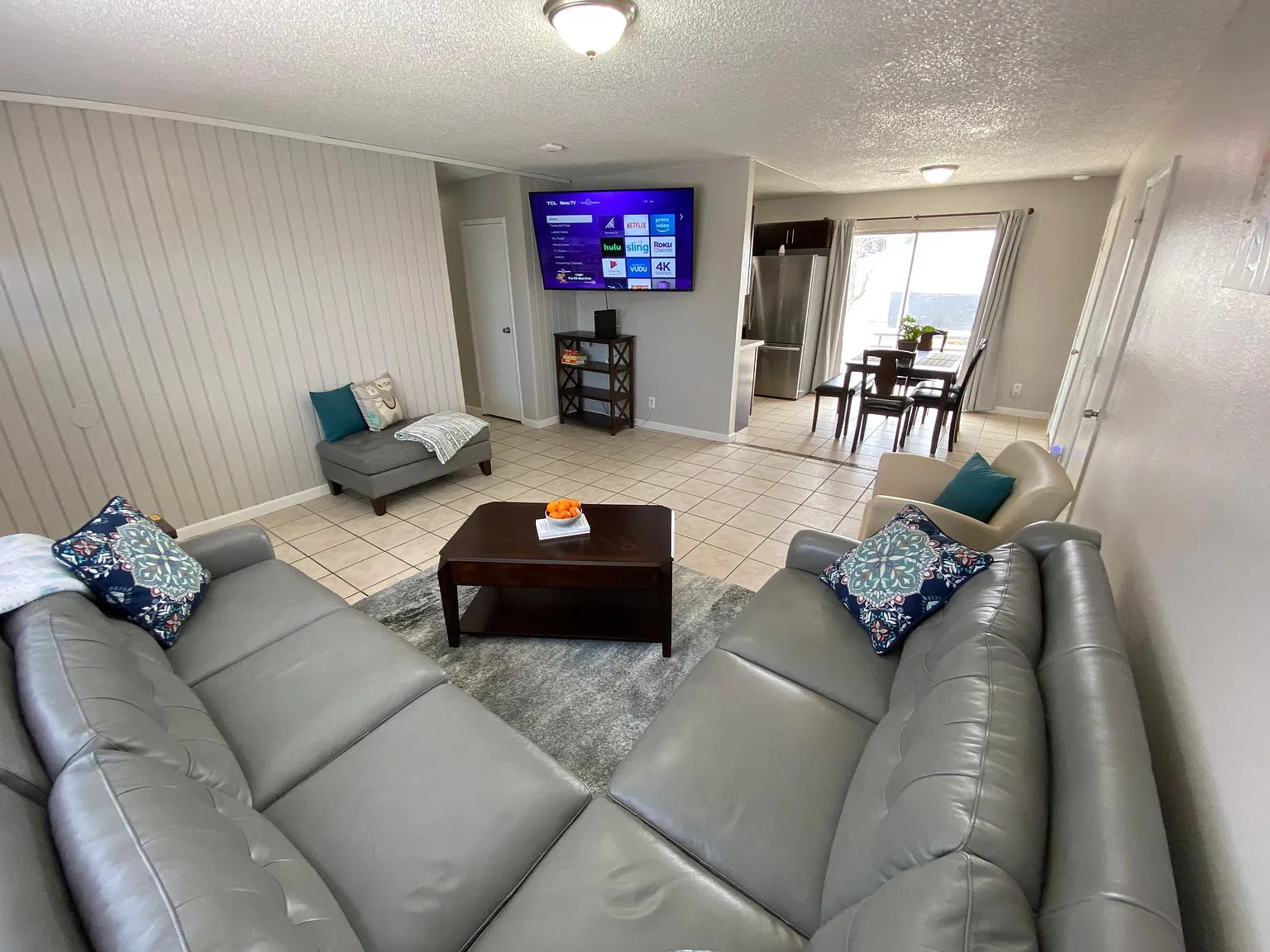 3 bed, 1100 sqft, $3,900 — Photo 3