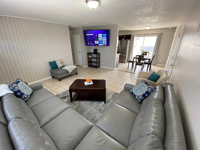 Living Room - Picture # 2