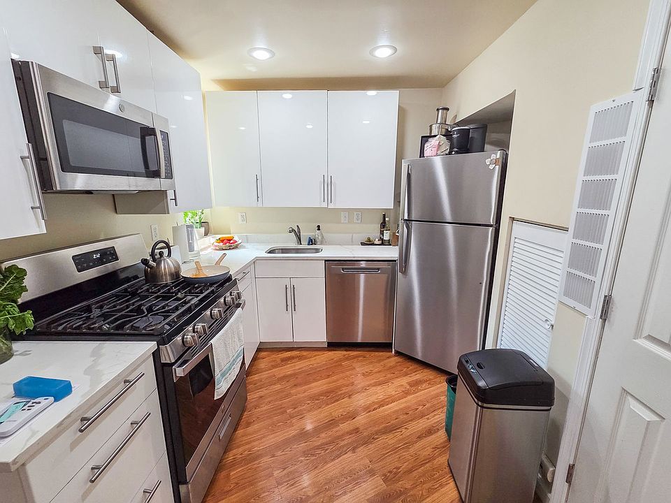 1st image of 207 R St NW APT 4