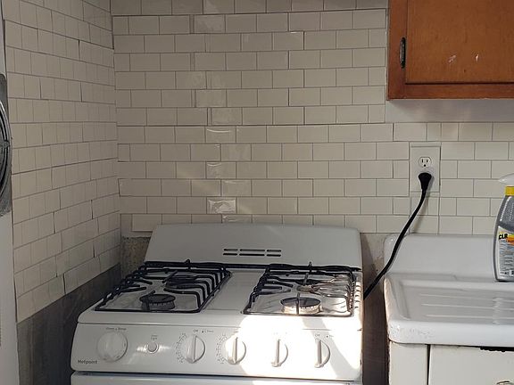 5th image of 5901 Houghton St Floor 2