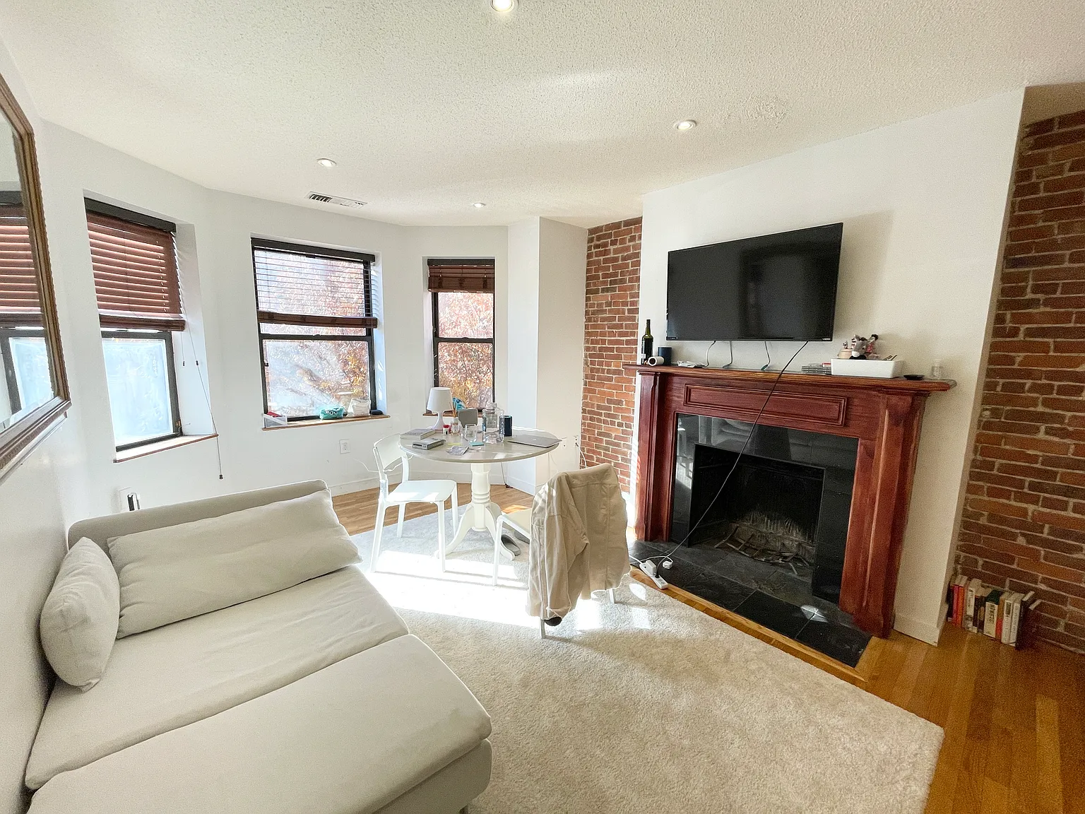 1 bed, 700 sqft, $3,600 — Photo 3
