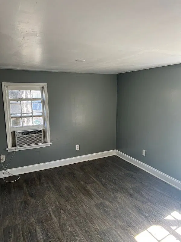 Studio, 1.0 bath, 425 sqft, $650 — Photo 2