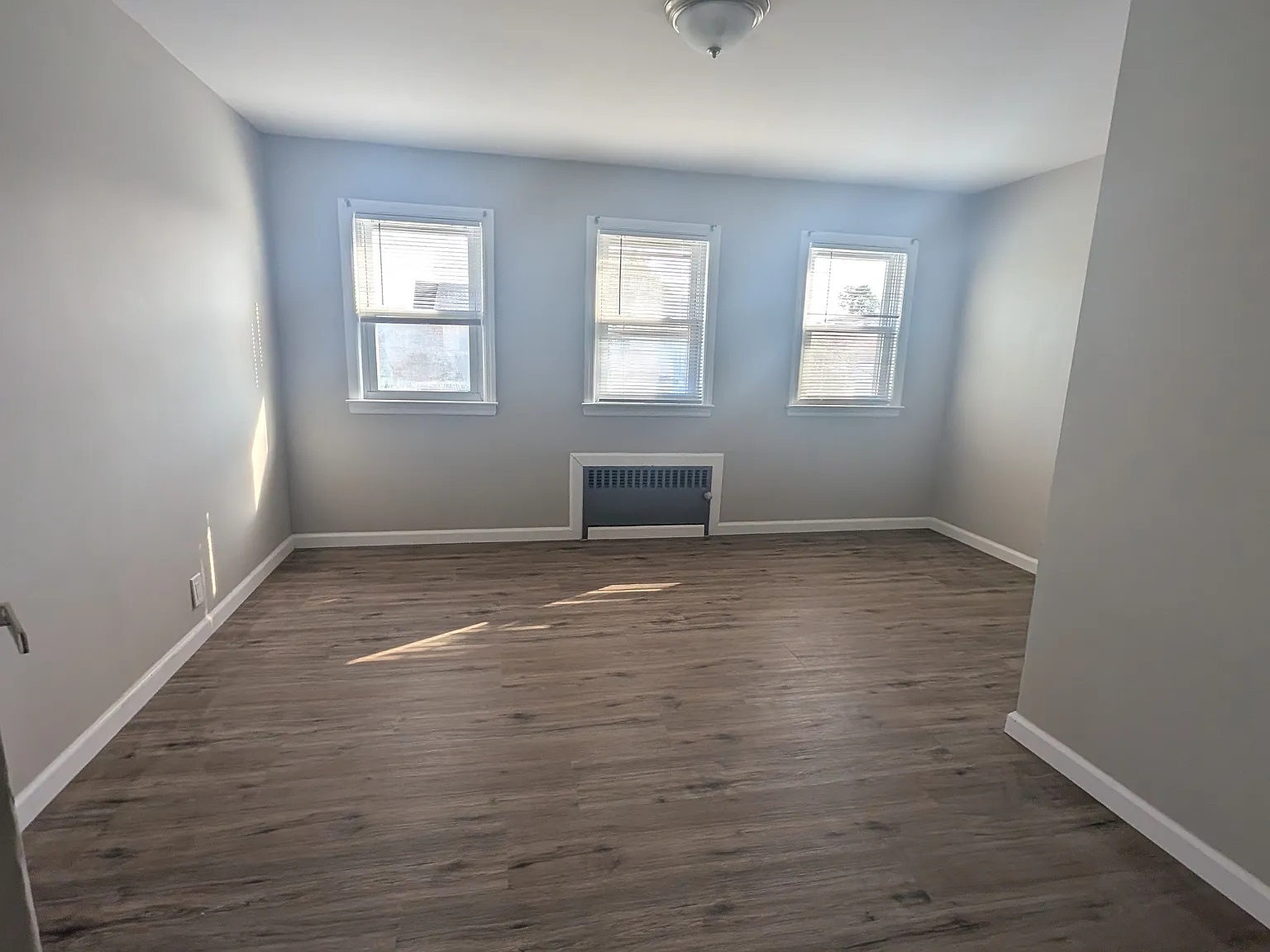 4 bed, $3,300 — Photo 2