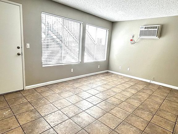 4th image of 3619 44th St APT 3