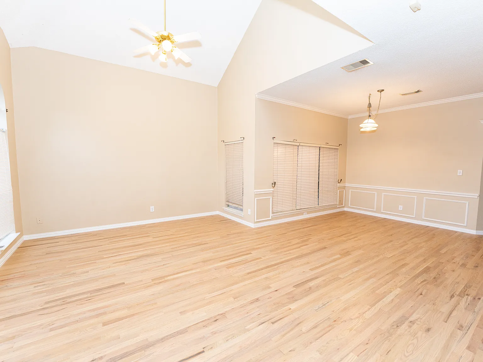 4 bed, 2628 sqft, $3,450 — Photo 4