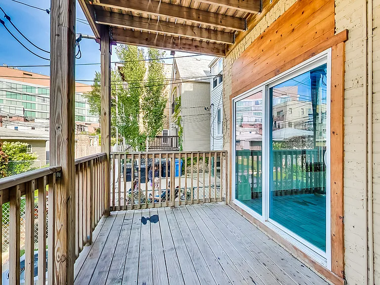 1138 W Addison St #1 — Photo 24