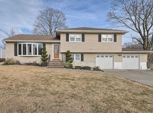 14 Allen Dr, Wayne, NJ 07470