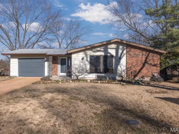 709 Wingan Ln, Saint Louis, MO 63125