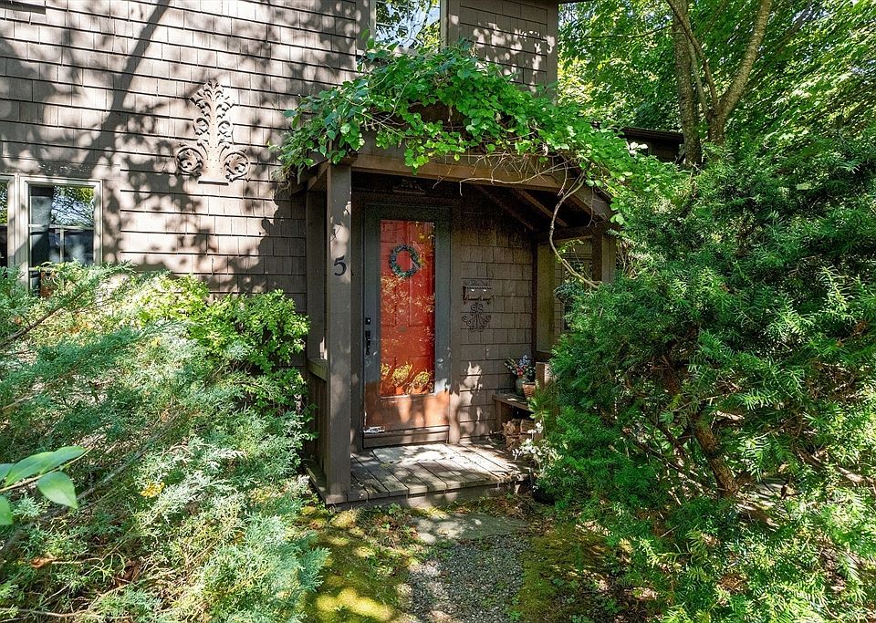 1st image of 5 Marshall Ln