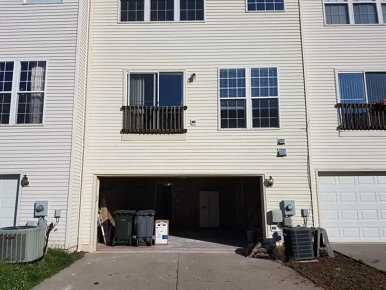 20268 Seneca Sq — Photo 23