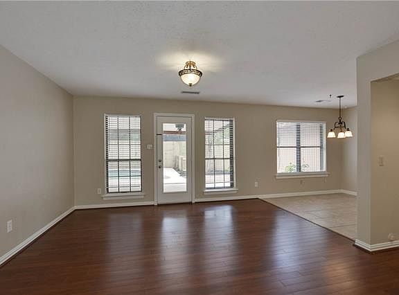 5th image of 505 Hinsdale Dr