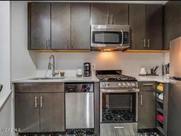 716 Adams St APT 3W, Hoboken, NJ 07030
