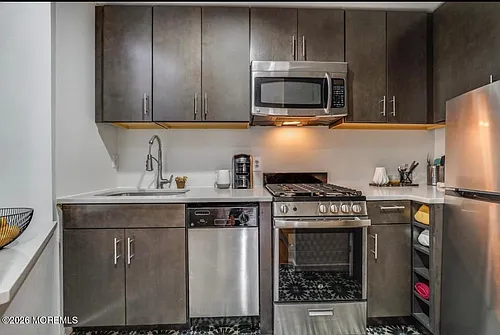 716 Adams St #3W Photo 1
