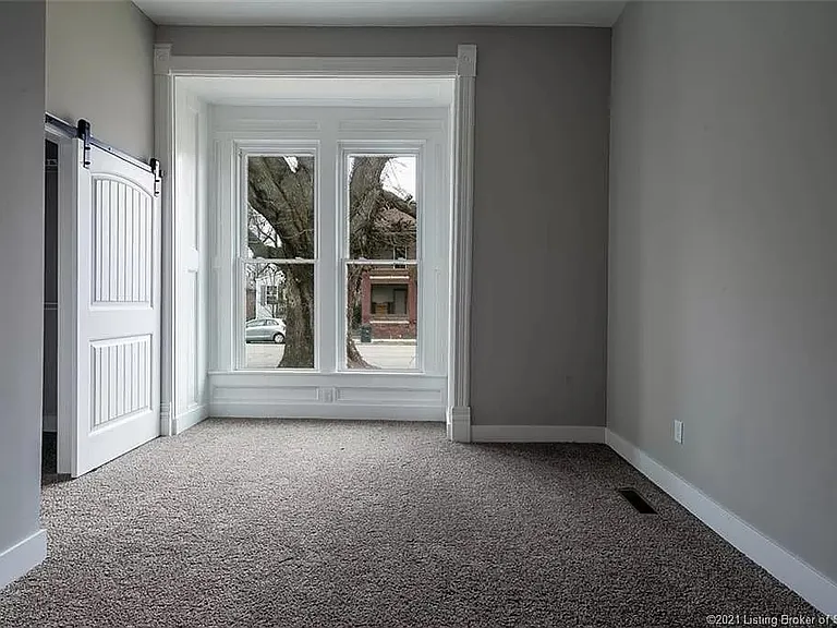 532 E Chestnut St — Photo 10